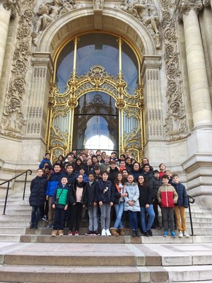 Devant le Petit Palais